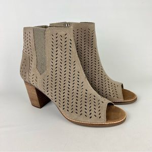 Toms Womens Majorca Beige Suede Perforated Ankle Boot Block Heel Peep Toe sz 11